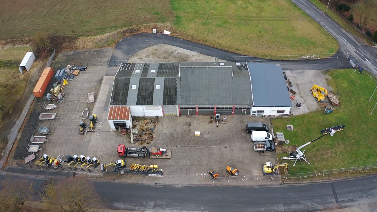 Andre Schönberger, Teichhütte, Zaun, Zaunhandel, Zaun kaufen, Mietpark, mieten, Bagger, Minibagger, Wacker Neuson, Radlader, Haus, A1Zaundiscount, Zaundiscount, A1, Zaunhandel, Halle