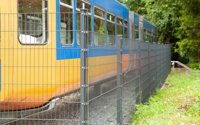 Eck - Zaunpfosten Typ QAE mit Abdeckleiste